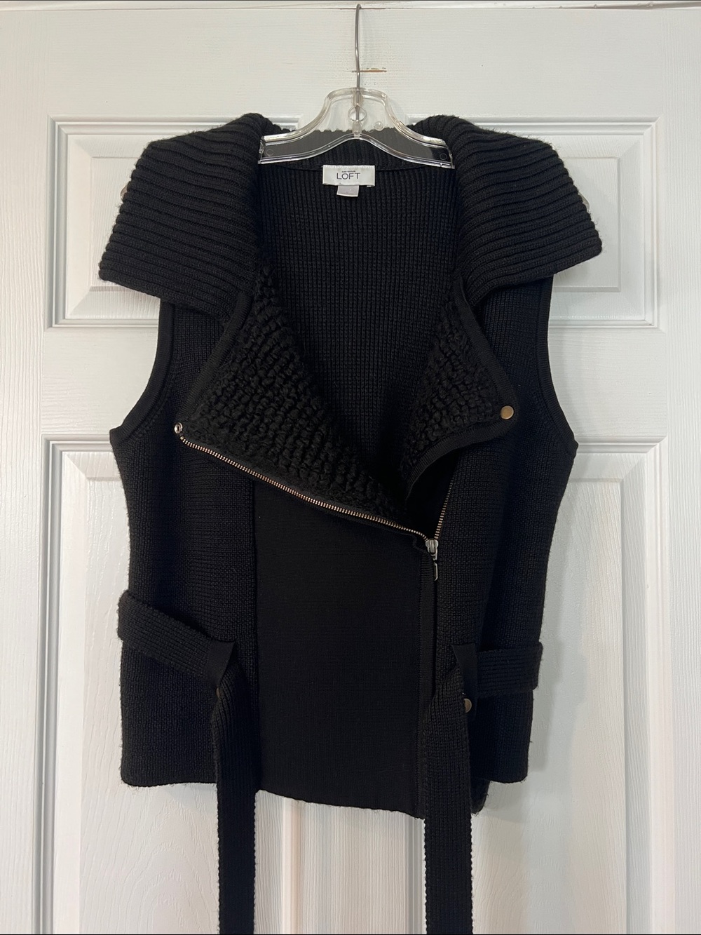 Ann Taylor Black Sleeveless Zip Vest